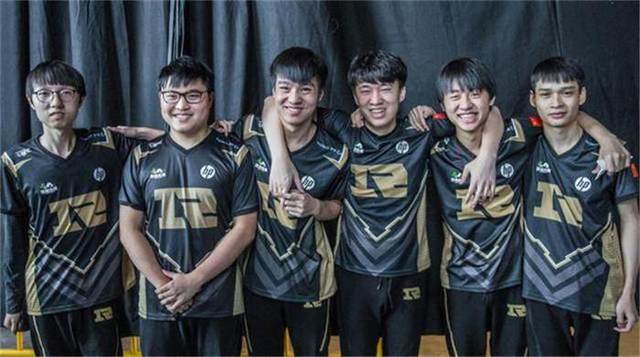 蒸蒸日上的 蒸蒸日上的