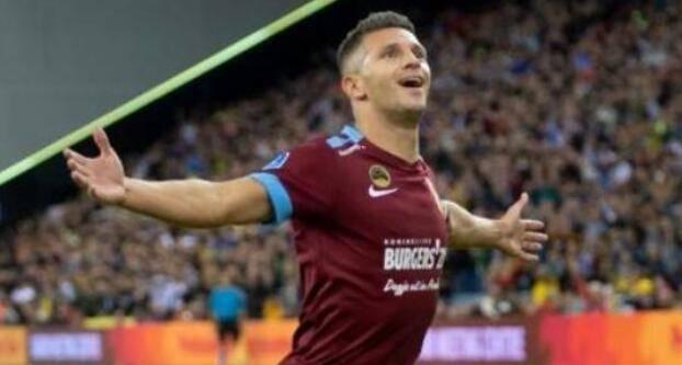 莱昂纳德在 莱昂纳德在