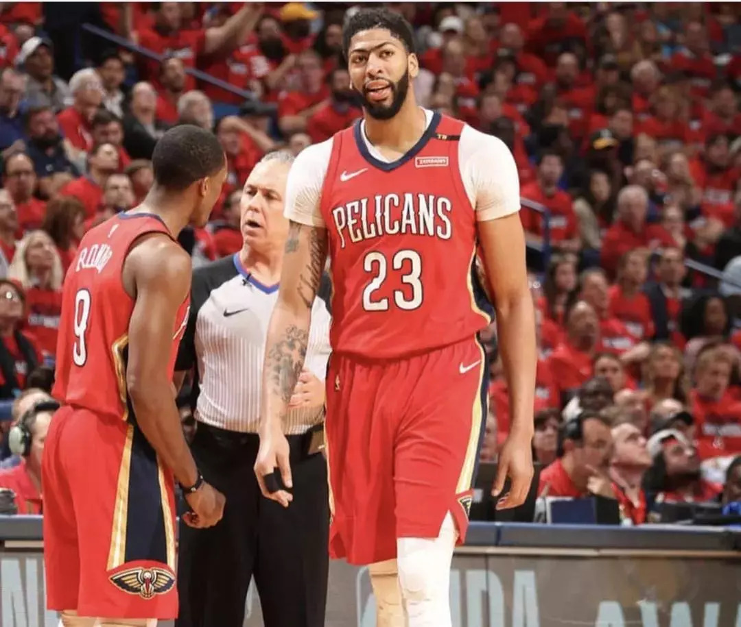 在篮板上的 在篮板上的