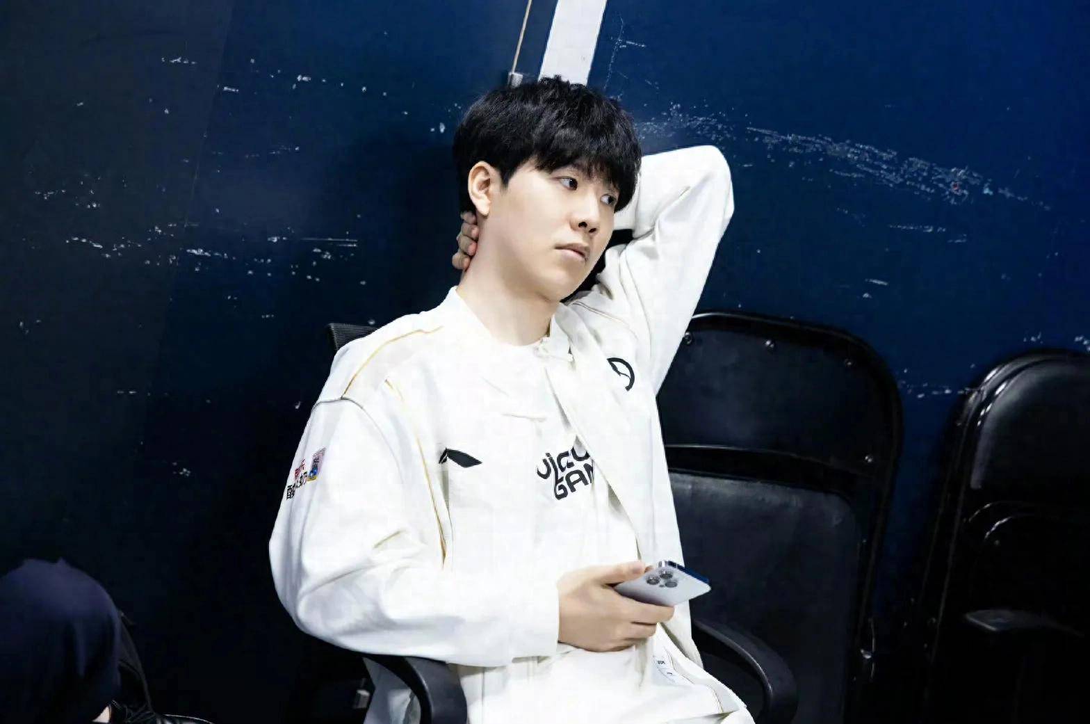 说明她在大 说明她在大